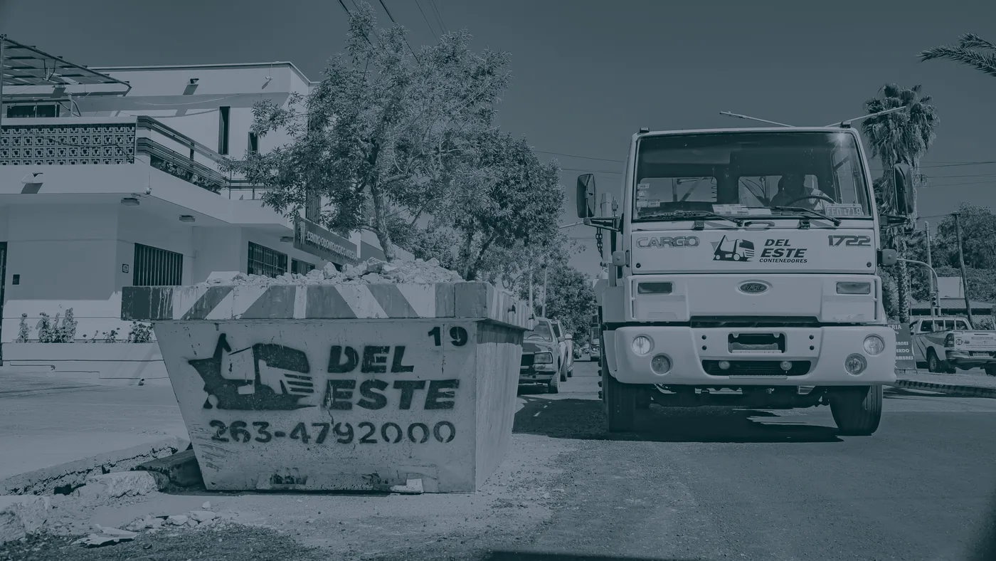 Camiones y volquetes de Del Este Contenedores en San Martín, Mendoza